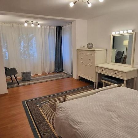 Cotroceni Accommodations Upstairs บูคาเรสต์ ภายนอก รูปภาพ