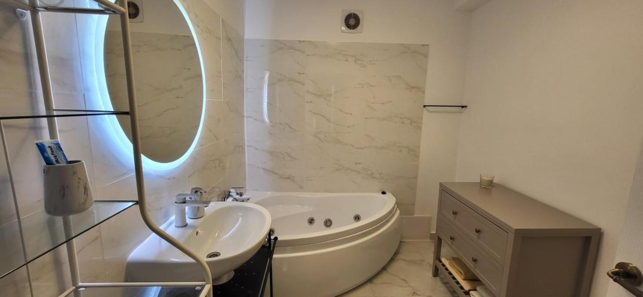 Cotroceni Accommodations Upstairs บูคาเรสต์ ภายนอก รูปภาพ