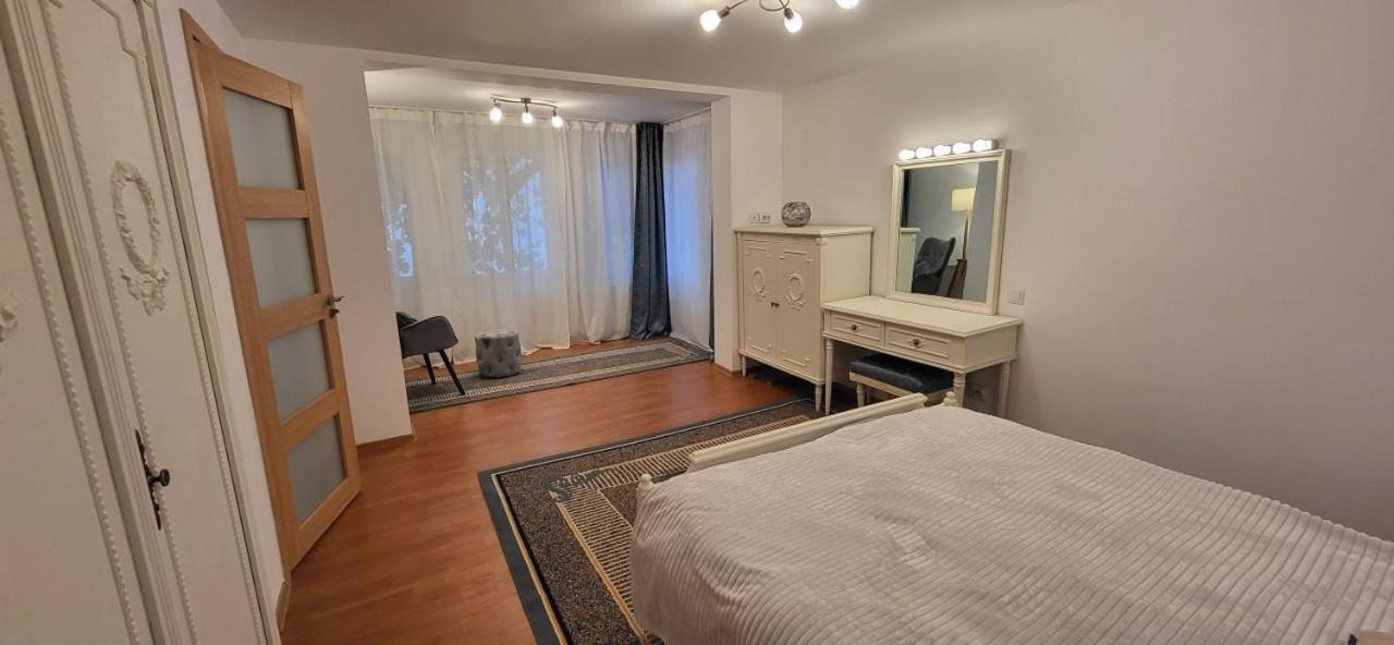 Cotroceni Accommodations Upstairs บูคาเรสต์ ภายนอก รูปภาพ